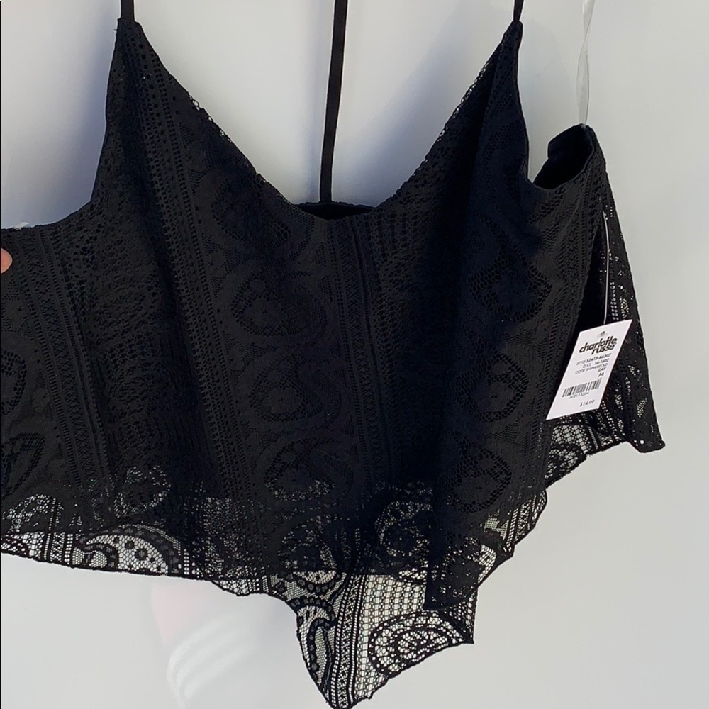 Charlotte Russ crop top 😍🖤